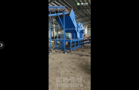 <a href='http://m.rongxin366.cn' target='_blank'><span>金屬破碎機(jī)</span></a>1600型設(shè)備現(xiàn)場(chǎng)