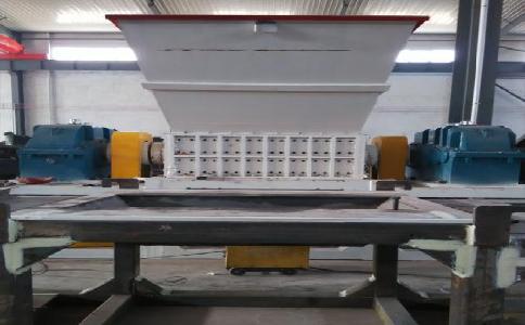 哪些因素決定著<a href='http://m.rongxin366.cn/ssxl/10.html' target='_blank'><span>金屬撕碎機(jī)</span></a>的價(jià)格